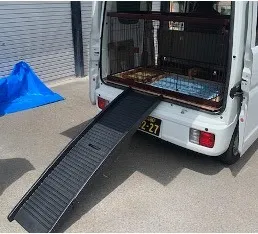 スロープが設置されているので安心して乗車可能です。